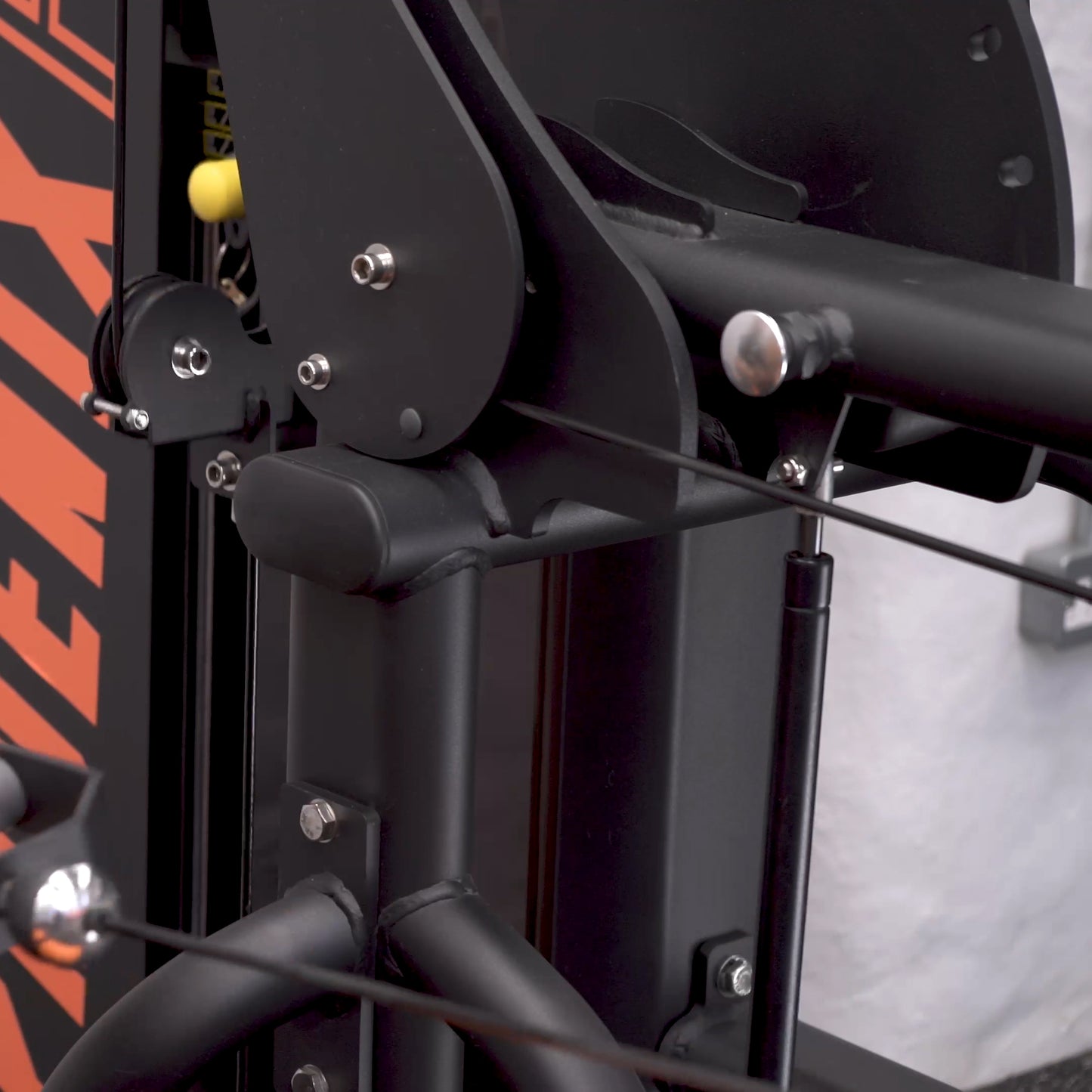 Lat Pulldown Machine